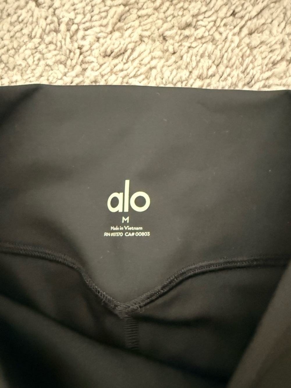 ALO Yoga 5" Airlift Energy Short - Picture 2 of 3